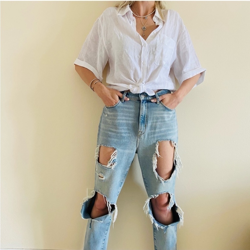 BDG Urban Outfitters Womens Sz 27 High Rise Mom Jeans Distressed Light Wash - Picture 3 of 10